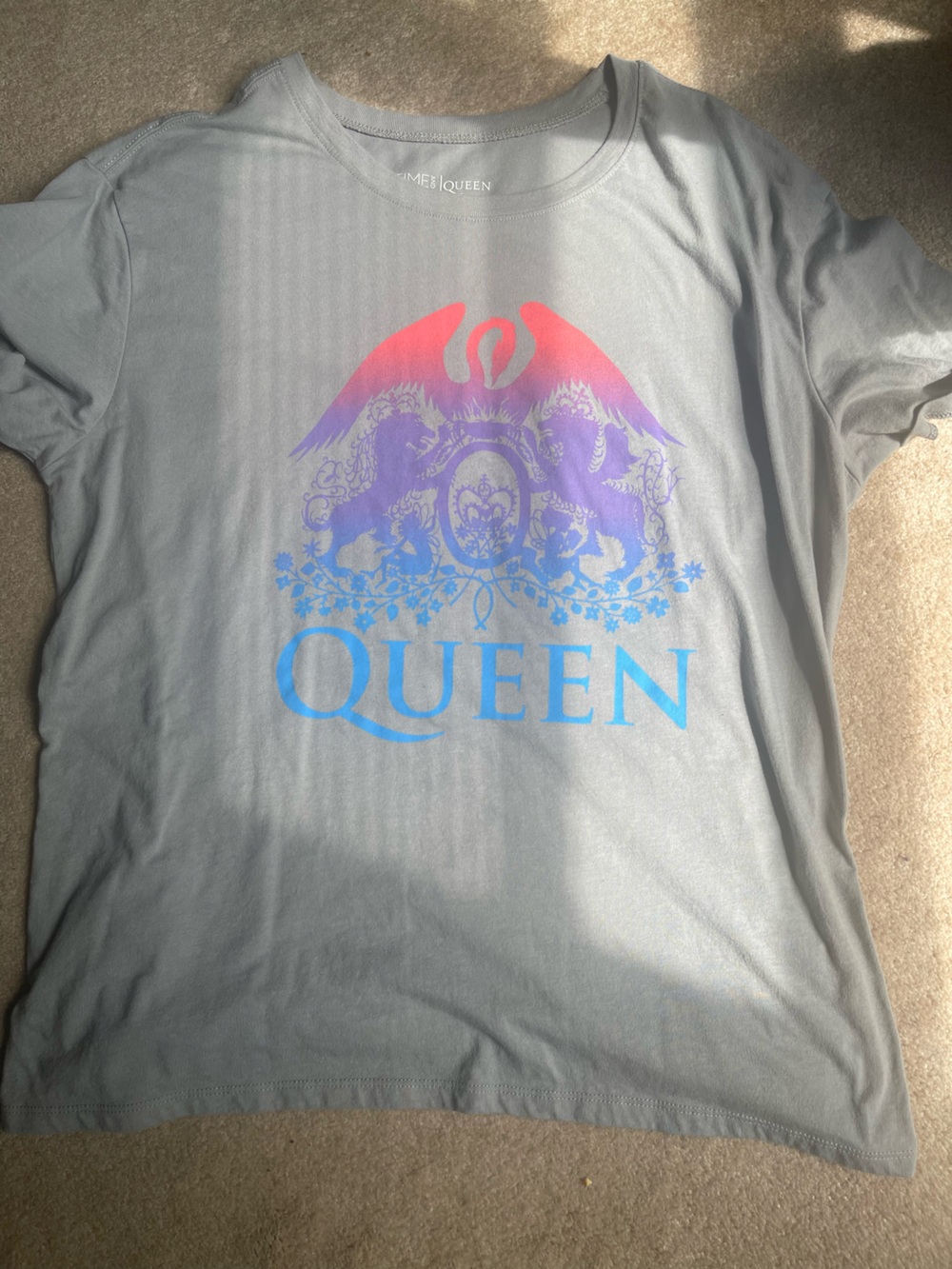 Time and Tru Women’s Queen T shirt